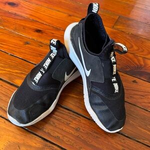 Nike Flex Runner Black & White Unisex Size 5 Youth